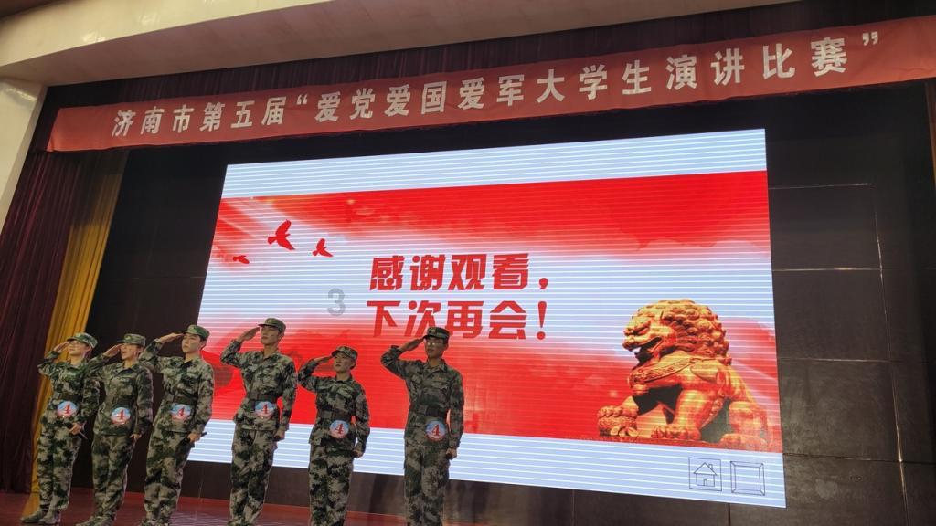 救援受困的小恐龙